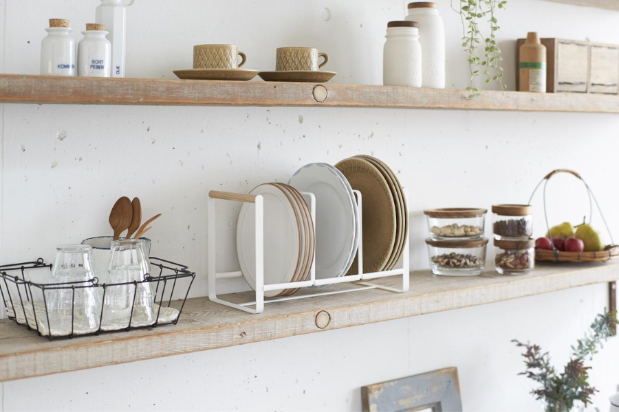 dekorasi dapur minimalis dengan kitchenware dan dinnerware